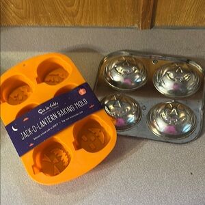 Jack-O-Lantern Baking Molds